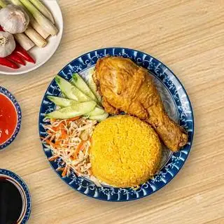 Hình ảnh Cơm rang đùi gà sốt mắm