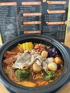 Hình ảnh mì cay kim chi bò