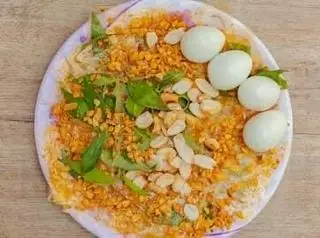 Bánh tráng tỏi ớt bóp trứng cút - 25.000 ₫ tại Chú Út - Bánh Tráng Trộn & Sinh Tố