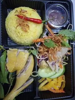 Hình ảnh Cơm gà mẹ nấu đặc biệt
