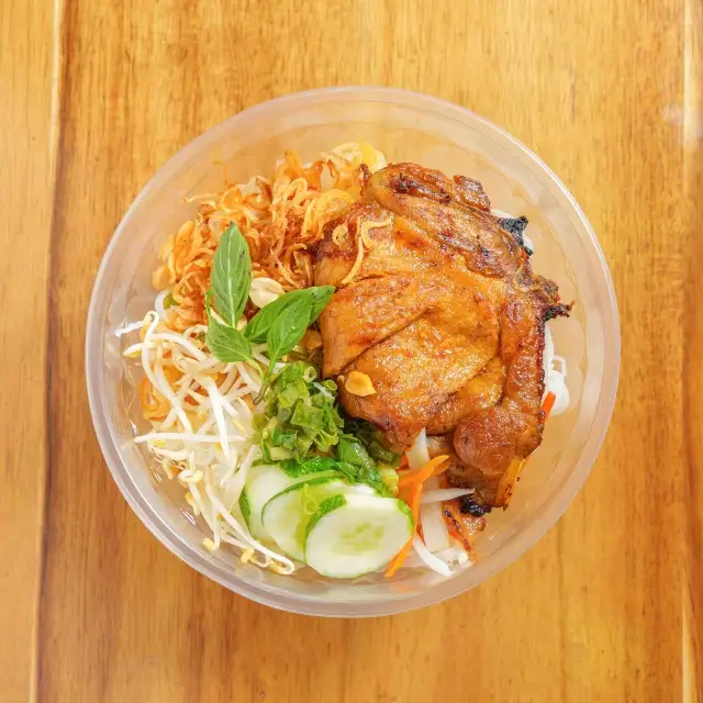 Bún sườn nướng  - 40.000 ₫ tại Cô Thuỷ - Cơm Tấm & Bún Thịt Nướng - Nguyễn Hữu Cảnh