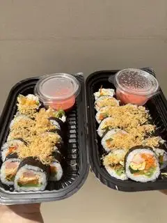 Hình ảnh Kimbap tươi - nhân trứng - thanh cua