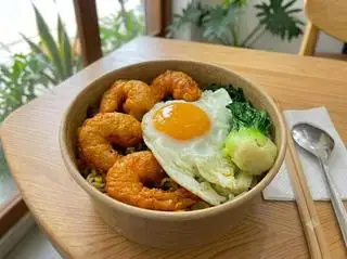 Hình ảnh Mỳ trộn Indomie viên chiên trứng