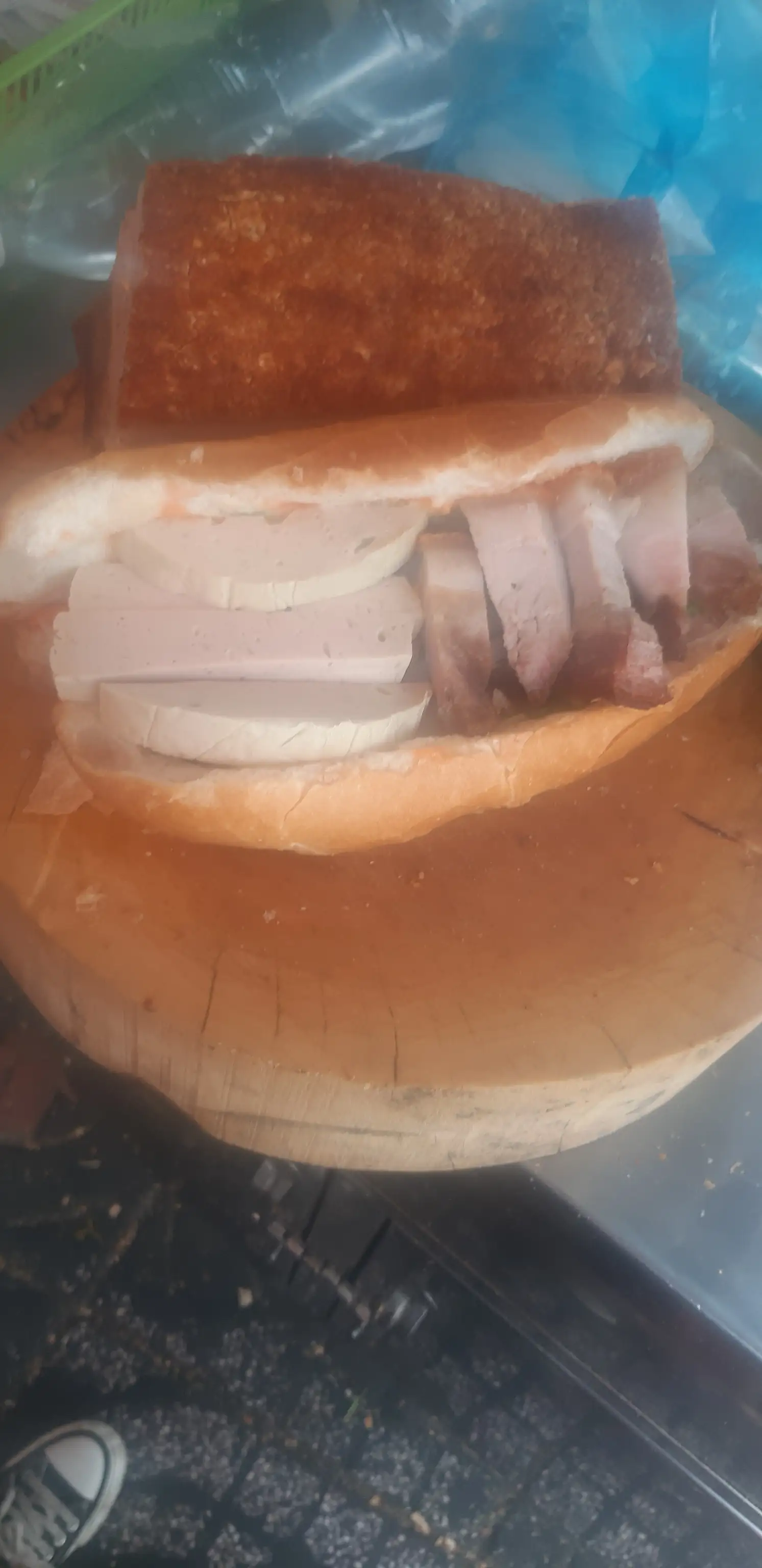 Bánh mì heo quay chả lụa - 35.000 ₫ tại Bánh Mì Heo Quay Cô Tư - Nơ Trang Long
