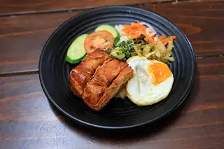 Hình ảnh Cơm tấm sườn cây nướng mật ong + Ốp la