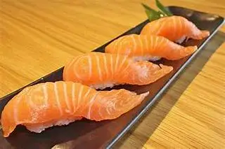 Sushi Bụng Cá Hồi 4 Viên - 59.000 ₫ tại TL Sushi & Sashimi - Phan Văn Hân