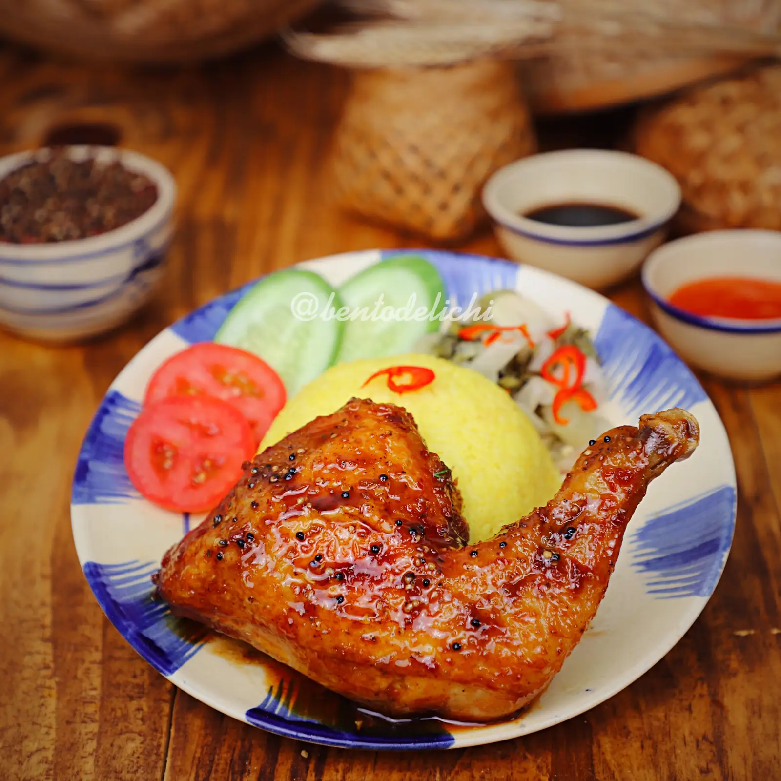 Hình ảnh Cơm Gà Xốt Mắc Khén (Đùi Lớn Góc Tư)