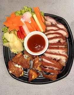 Hình ảnh Giò Heo Quay Muối