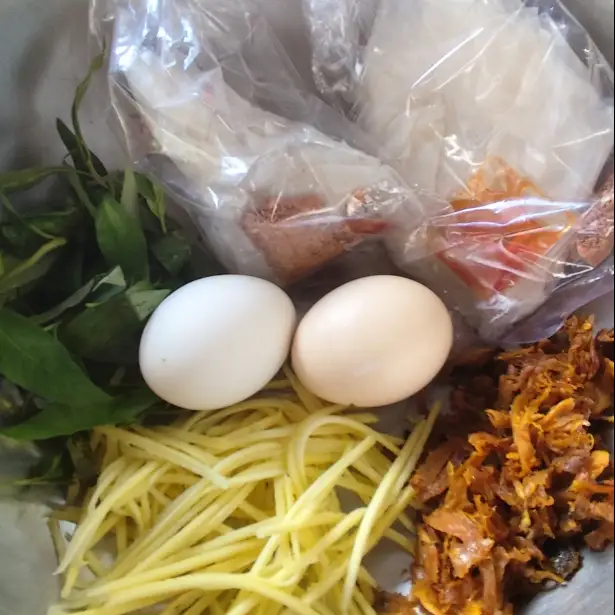 phần bánh tráng  dẻo  khách  tự trộn  trứng gà ♥️ - 30.000 ₫ tại Gánh Bánh Tráng Trộn Thủ Thiêm - Hữu Hà - Đường Số 21