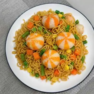 Hình ảnh Mì trộn viên trứng tôm