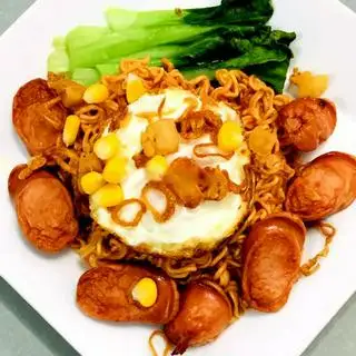 Hình ảnh Mì xúc xích trứng