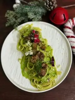 Hình ảnh Mì Ý sốt pesto heo xiên nướng