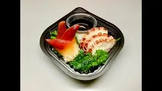 Hình ảnh Sashimi: ( 3 bạch tuộc + 3 sò đỏ) 