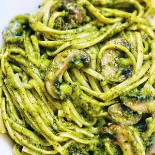 Hình ảnh Mỳ sốt kem nấm pesto xanh