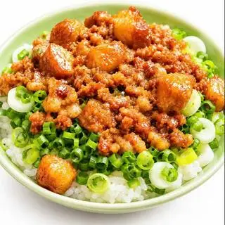Cơm thịt kho tàu đại cát - DJ braised pork rice - 大吉魯肉飯 size lớn - 62.500 ₫ tại DJ CHICKEN Viet Đại Cát - Ẩm Thực Đài Loan - Hoàng Diệu