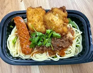 Mì Ý xúc xích gà chiên - 47.900 ₫ tại Mì Ý & Mì Trộn - Gia Đình Kim Ngưu - Lê Hồng Phong