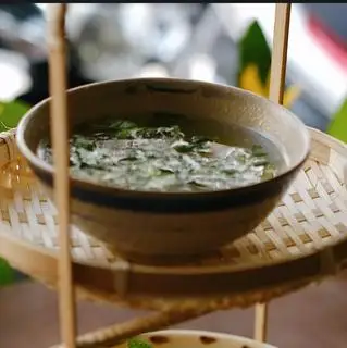 Canh rong biển (chén) - 22.000 ₫ tại Bếp Người Hội An - Tiệm Mì Quảng & Cơm Gà - Trần Quốc Toản