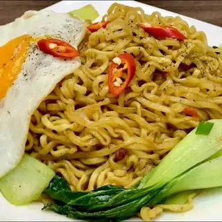 Hình ảnh Mì xào trứng ốp la