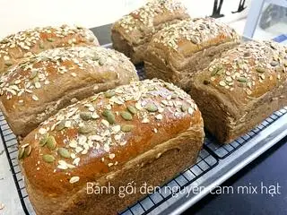 Hình ảnh Bánh mì đen nguyên cám mix hạt