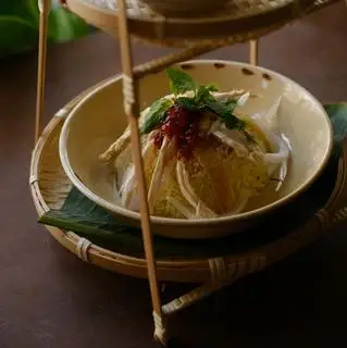Cơm Gà Xé (Đặc Biệt) - 105.000 ₫ tại Bếp Người Hội An - Tiệm Mì Quảng & Cơm Gà - Trần Quốc Toản
