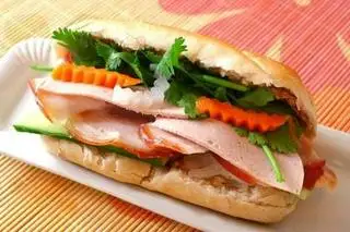 Bánh Mì Thịt Chả Đặc Biệt - 34.000 ₫ tại Bánh Mì Hà Nội Bon Bon - Lê Đại Hành