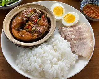 Hình ảnh Cơm thịt luộc cá kho trứng kho tàu