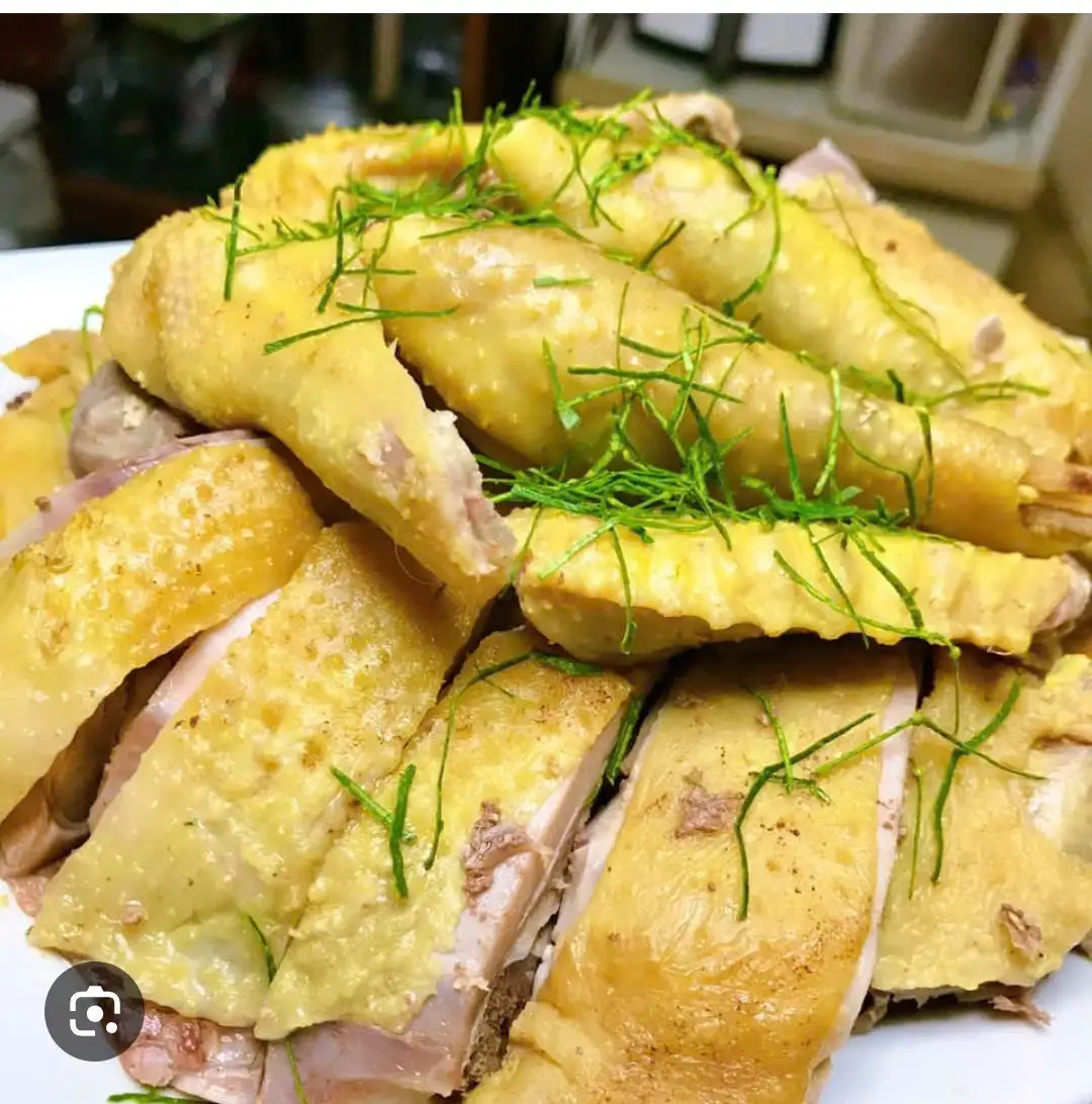Hình ảnh 1/2 Gà Hấp Lá Chanh + Muối tiêu