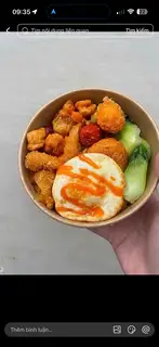Hình ảnh Mì trộn lạp xưởng hồ lô + trứng rán