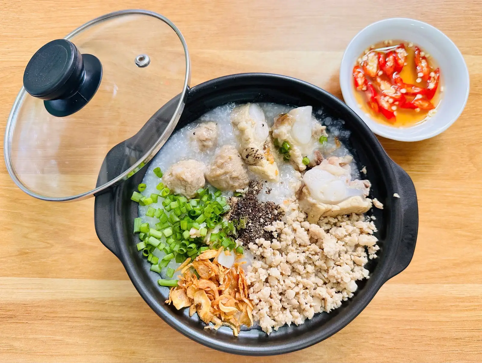 cháo sườn thịt bằm bò viên - 45.000 ₫ tại Cháo Bình - Cháo Sườn & Cháo Ếch Singapore - Đường số 48