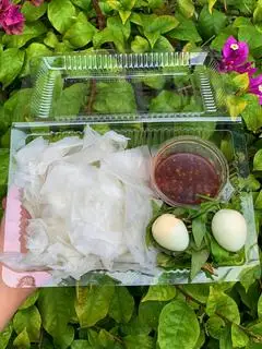 PHƠI SƯƠNG CHẤM SỐT ĐẶC BIỆT NHÀ LÀM - 29.000 ₫ tại Hành Phi - Bánh Tráng Cô Tú - Trần Xuân Soạn