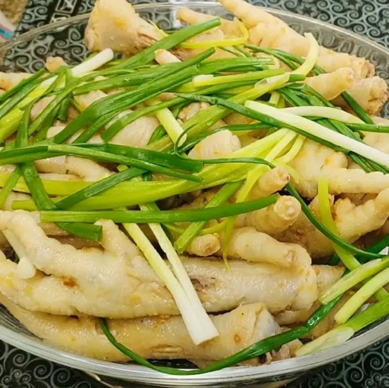 Hình ảnh Chân gà hấp hành lá - 15 chân