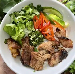 Bún thịt nướng Tiểu Bông - 45.000 ₫ tại Bún Thịt Nướng & Bánh Mì Thịt Nướng - Tiểu Bông - Đường 45