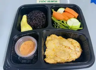 Hình ảnh Ức gà áp chảo + Rau theo mùa