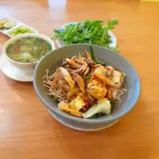 Hủ tiếu mì khô chay/ Vegan rice vermicelli - 68.000 ₫ tại Quán Chay Sala - Bánh Mì Chay Sala - Nguyễn Thị Minh Khai