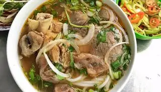 Hình ảnh Bún bò đầy đủ