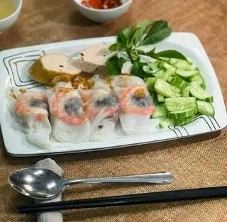 Bánh cuốn tôm thịt + Chả - 58.000 ₫ tại Bánh Cuốn Nóng Hồng Thư - Lê Văn Sỹ