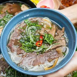 Hình ảnh Bún bò nạm - gầu - gân - chả cua - chả cây