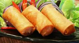 chả giò thịt 1phần 3 cây  - 20.000 ₫ tại Quán Mẹ Kiệt - Bún Nước Tương & Bún Mắm Nêm - Nguyễn Văn Nghi