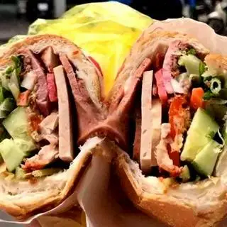 Bánh mì thịt chả đặc biệt - 32.000 ₫ tại Bánh Mì Hà Nội Bắc Huyền - Nguyễn Sơn