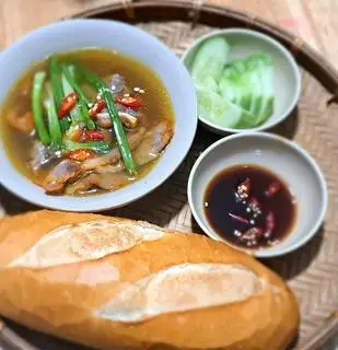 Phá lấu - bánh mì - 47.000 ₫ tại Hoàng Gia - Phá Lấu & Súp Cua - Bến Bình Đông