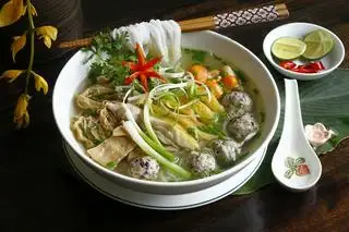 BÚN GÀ XÉ - 47.000 ₫ tại Cháo Gỏi & Bún Miến Măng Gà Vịt Cô Hằng - Trần Phú