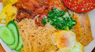 Cơm ba rọi bì - 77.000 ₫ tại Cơm Tấm Hậu - Tô Hiến Thành