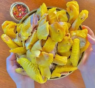 Hình ảnh Gà ủ muối nguyên con