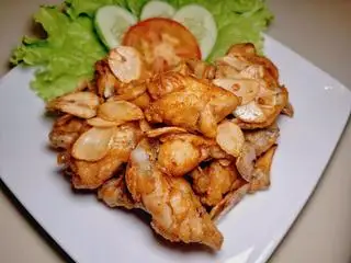 Ếch chiên tỏi - 225.000 ₫ tại Geylang Lor 9 - Cháo Ếch Singapore - Đông Du