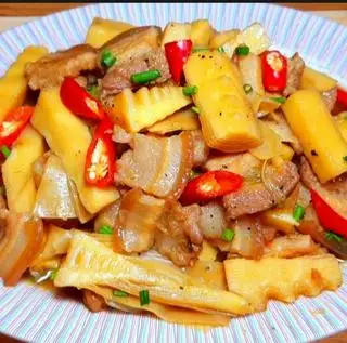 Hình ảnh Cơm Thịt Kho Măng - Tàu Hủ