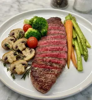 Hình ảnh steak wagyu nấm mỡ