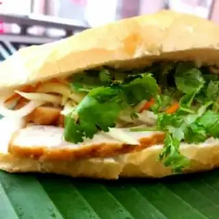 Hình ảnh Bánh Mỳ Chả Lẫn Chả Cốm