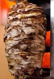 Hình ảnh bánh mì kebab đặc biệt + sữa