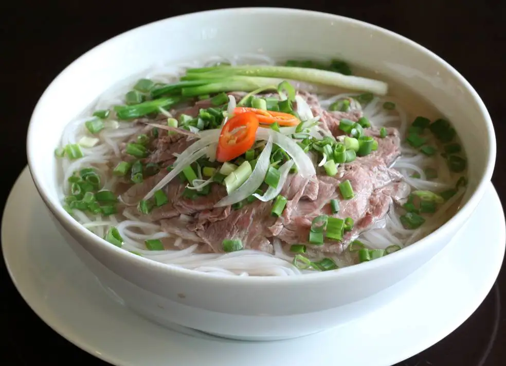 Phở tái - 60.000 ₫ tại Phở Hiếu - Bùi Đình Túy