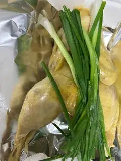 nữa con gà hấp hành  - 139.000 ₫ tại Gà Hấp Hành Lá Anh Khánh - Huỳnh Văn Bánh